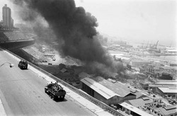 Photo: 06.Port_d-Oran_en_feu_24_juin_1962.jpg